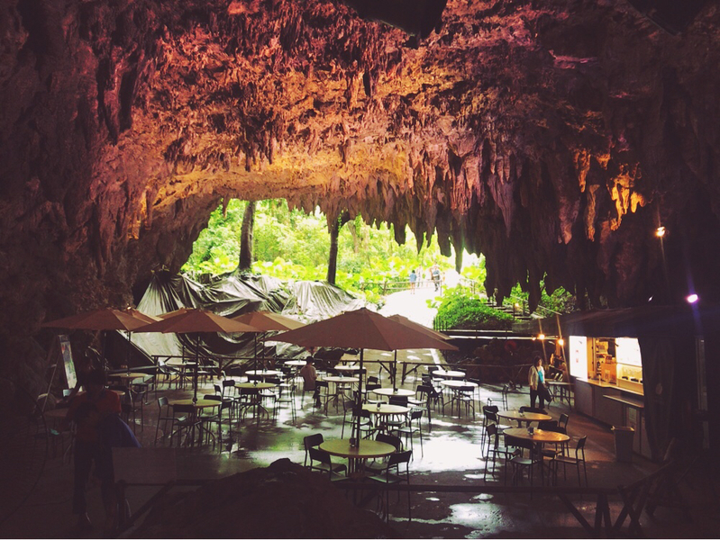 ガンガラーの谷　ケイブカフェ　洞窟カフェ